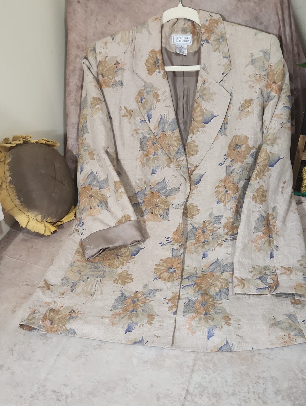Jennifer Moore Beige Floral Linen Blazer with Blue and Gold Flowers